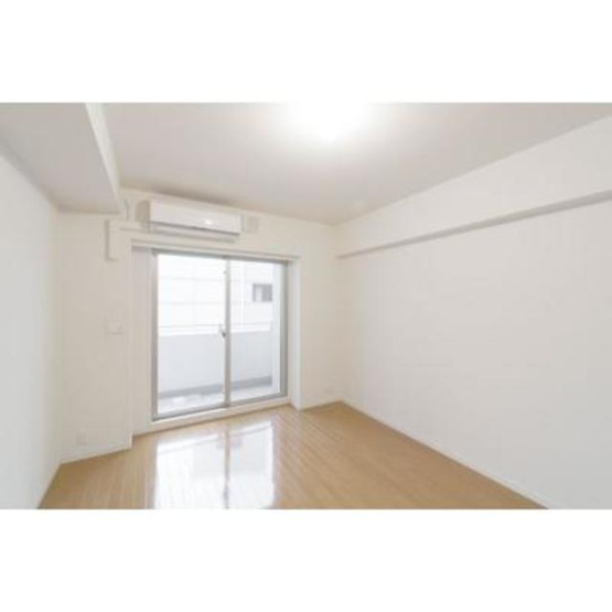 【居間・リビング】 | パークアクシス浜松町 | ※写真は同タイプ住戸です。