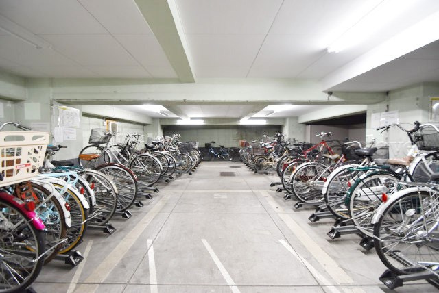 【駐輪場】 | トーア滝野川 | 自転車置き場。マンションの共用部にあたります。空きの有無や駐輪料金、各戸の台数制限などについては、改めてお問い合わせください。～即日のご見学可能～　お問合せはお気軽にどうぞ。