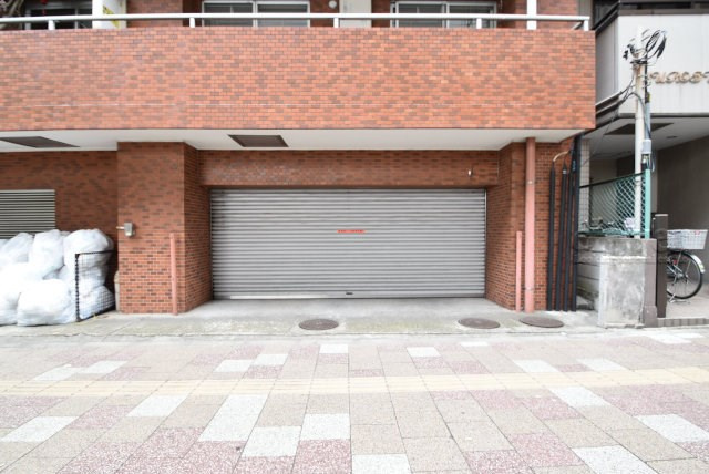 【駐車場】 | トーア滝野川 | バイク置き場。空き区画の有無や駐輪料金、サイズおよび排気量規定などについては、改めてお問い合わせください。～即日のご見学可能～　お問合せはお気軽にどうぞ。