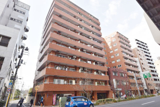 【外観】 | トーア滝野川 | 手入れの行き届いた外壁やエントランスなど、「見ればわかる」レベルで清潔感を保ったマンションです。築年数を感じさせない姿で皆様をお出迎えします。～即日のご見学可能～　お問合せはお気軽にどうぞ。
