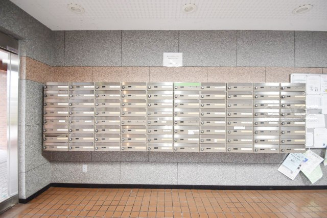 【設備】 | トーア滝野川 | 郵便物を受け入れる住民共用のポスト。「集合ポスト」とも呼びます。ここもまた、マンションの「顔」のひとつです。～即日のご見学可能～　お問合せはお気軽にどうぞ。