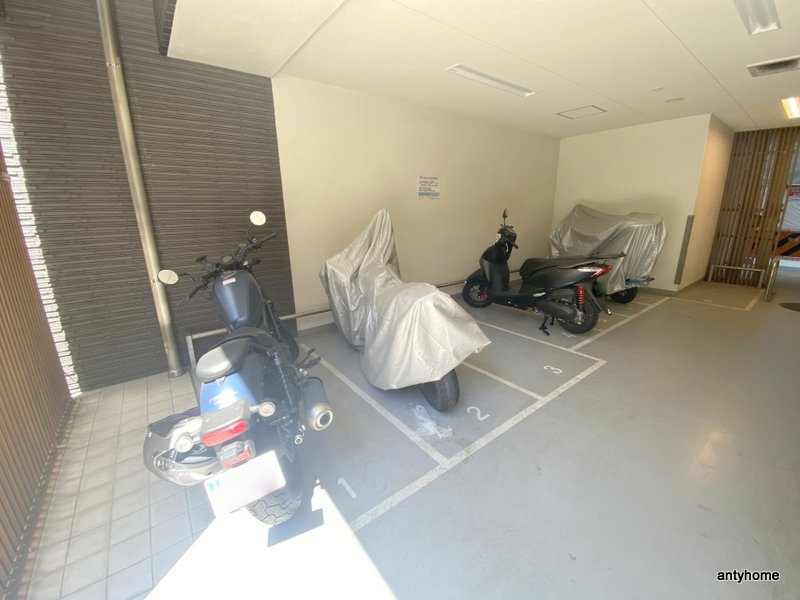 ルーエ天満橋　仲介手数料無料の駐車場