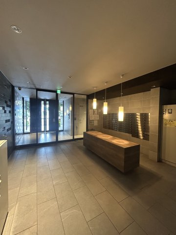 大阪市淀川区木川西３丁目の賃貸マンションのエントランス