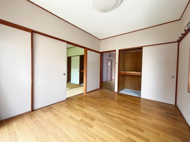 【洋室】 | 鴨川市貝渚　延べ床55坪以上　２階建