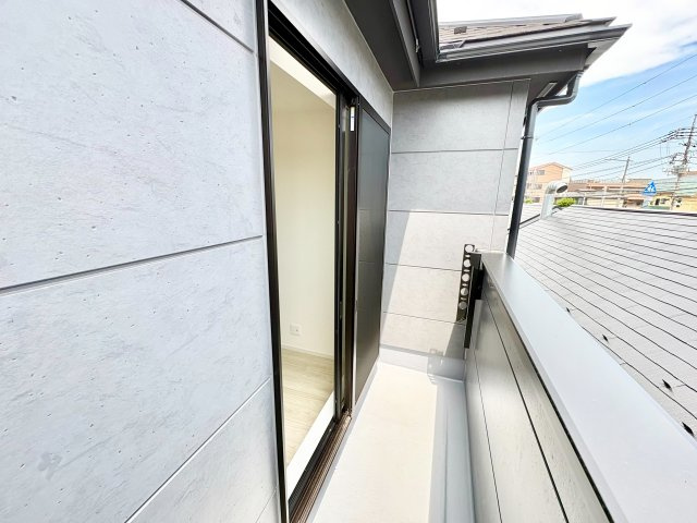 ふじみ野市旭１丁目の新築一戸建のバルコニー