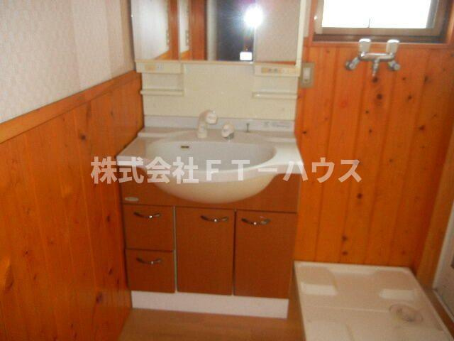 ルマニの洗面所