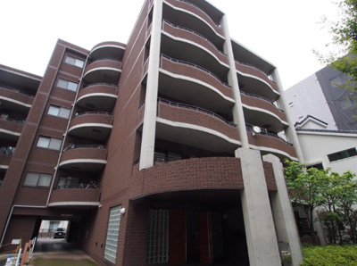 【外観】 | ミレニアム中野 | 鉄筋コンクリート造のがっちりとした建物。