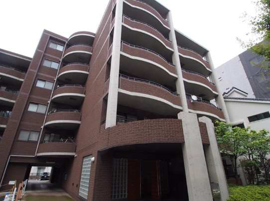 【外観】 | ミレニアム中野 | 鉄筋コンクリート造のがっちりとした建物。
