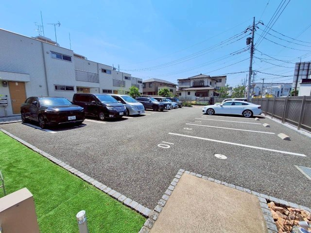 メゾン　パルトゥネールの駐車場