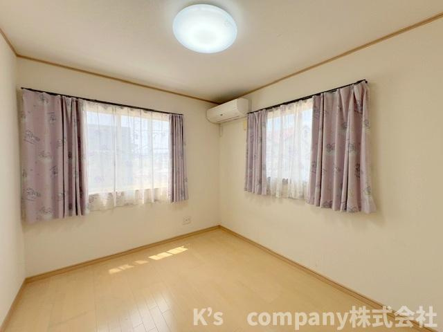高座郡寒川町大曲1丁目　中古戸建の子供部屋|洋室5.2帖◇お子様のお部屋や趣味のお部屋にいかがでしょうか♪