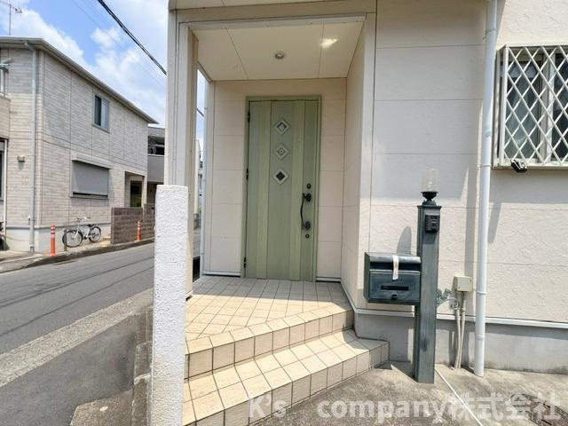 高座郡寒川町大曲1丁目　中古戸建の玄関|外玄関周辺スペース◇