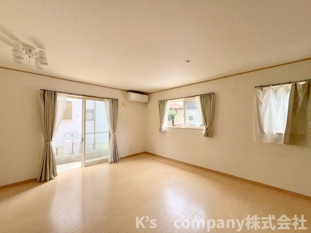 高座郡寒川町大曲1丁目　中古戸建の居間・リビング|リビング広々18.5帖◇