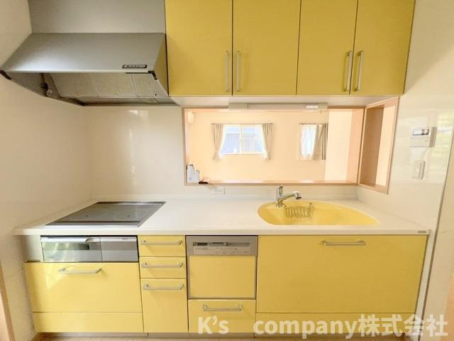 高座郡寒川町大曲1丁目　中古戸建のキッチン|吊戸棚収納が充実しているキッチン☆