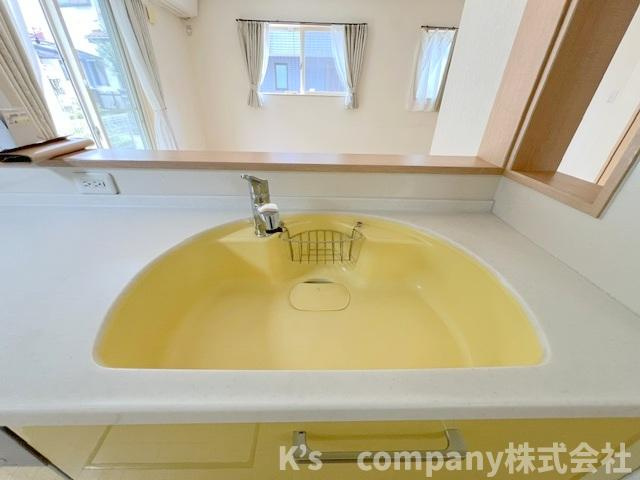 高座郡寒川町大曲1丁目　中古戸建のキッチン|人造大理石のおしゃれなシンク☆