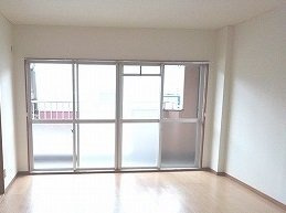 パークサイドマンション吉田の居間・リビング|ゆったりとした居間です