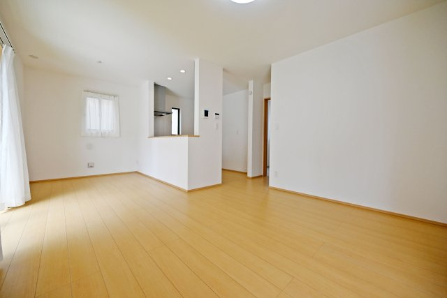 ハートフルタウン西昆陽2丁目新築戸建て全4区画│4LDK+駐車2台可のダイニング|一日の中で多くの時間を過ごすことになるリビングダイニングは
爽やかな通風と採光を存分に感じることが出来る空間です。
