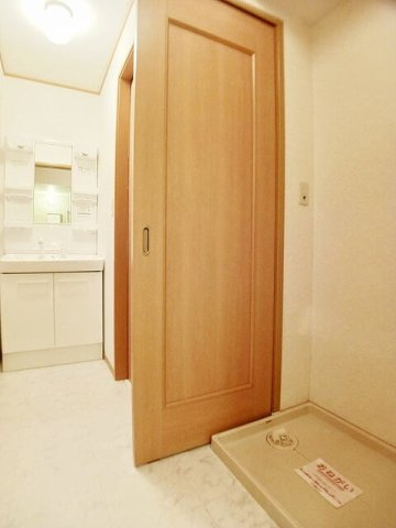 エンゼルコートⅡの洗面所|ゆったりとスペースのある洗面所