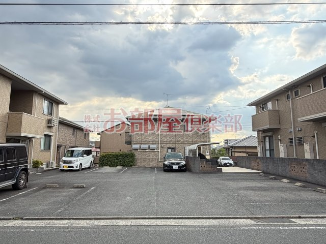 ブリエ　B棟の駐車場|駐車場があります