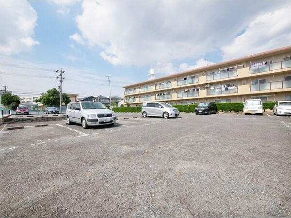 第2ヒルハイツ桃山の駐車場