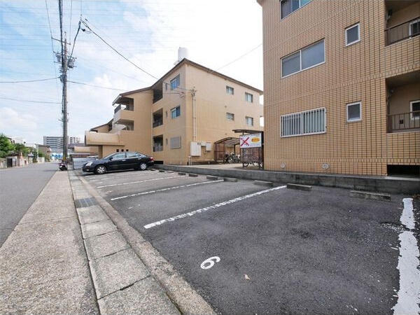 第2ヒルハイツ桃山の駐車場
