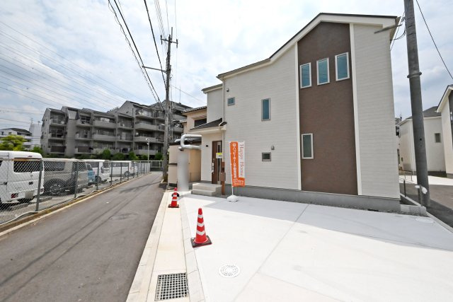 ハートフルタウン西昆陽2丁目新築戸建て全4区画│4LDK+駐車2台可の外観|住宅性能評価書（設計・建設）W取得の安心住宅！地震に強いお家◎街並みに調和する外観と、家族が心地よく暮らせる住空間。新しい暮らしを始めませんか？