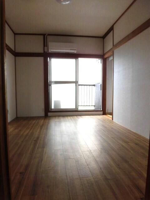 草加市新里町のアパートの居間・リビング