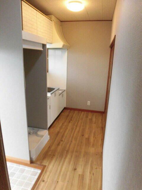 草加市新里町のアパートの内装