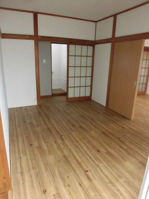 草加市新里町のアパートの内装
