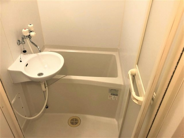 レオパレスヴァーグ浪芳庵の浴室