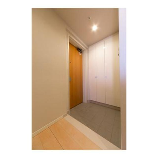 メルクマール京王笹塚レジデンスの玄関|※写真は同タイプ住戸です。