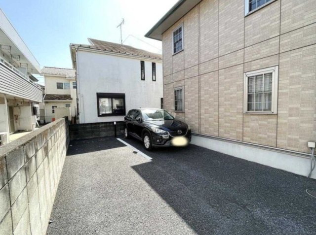 グレンビラⅡ番館の駐車場