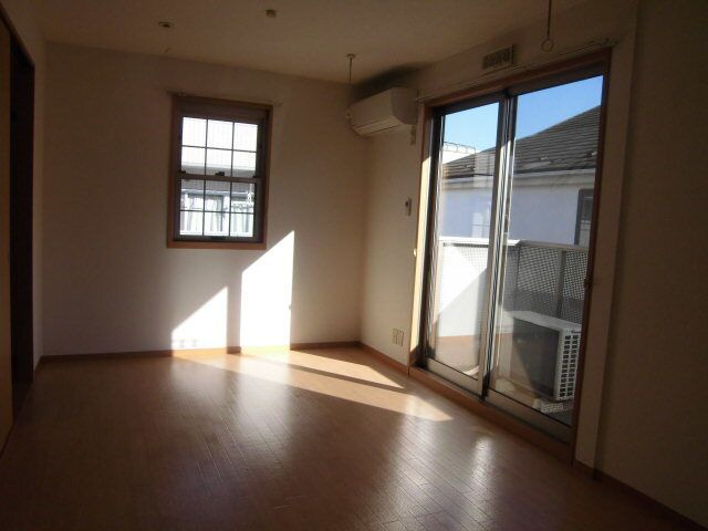 グレンビラⅡ番館の居間・リビング