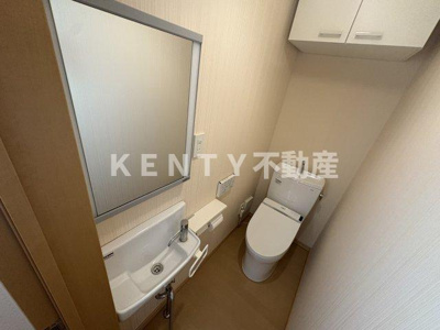 【トイレ】 | 東雪谷３丁目戸建 | 落ち着いた色調のトイレです