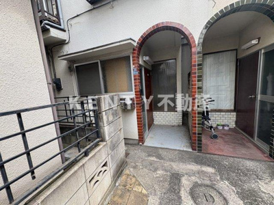 【エントランス】 | 東雪谷３丁目戸建 | 清潔なエントランスです