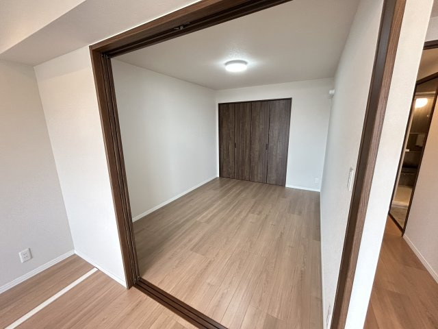 【洋室】 | ライオンズマンション西宮高座Ｂ棟 | 落ち着いた色調の洋室です