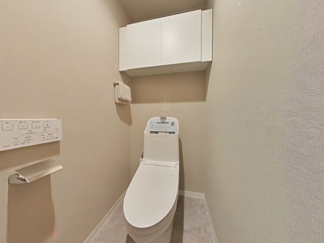 アルファステイツ大学病院通りのトイレ|収納付きで、清潔感のある使いやすいトイレです。