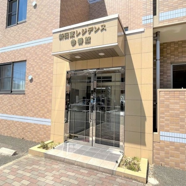 新田東レジデンス参番館のエントランス