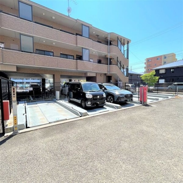 新田東レジデンス参番館の駐車場