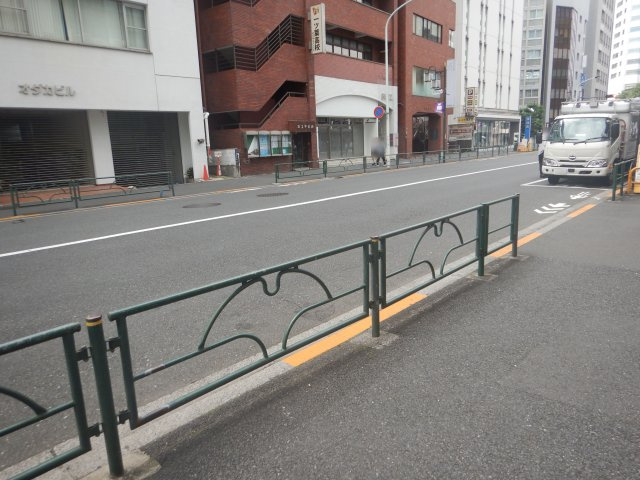 ブランズ代々木の周辺|前面道路