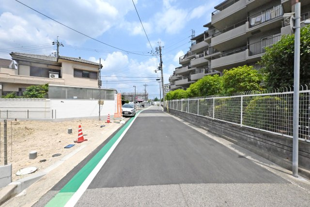 ハートフルタウン西昆陽2丁目新築戸建て全4区画│4LDK+駐車2台可の前面道路含む現地写真|前面道路幅員は東側に約5.9ｍ幅です。