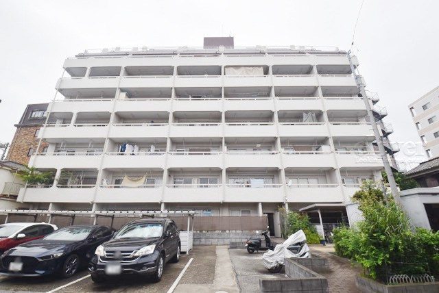 【外観】 | 旭ヶ丘マンション | 青空によく映える建物です。手入れの行き届いた外壁やマンション正面エントランスなど、綺麗な姿をぜひ一度、現地にてご覧ください。～即日のご見学可能～　お問合せはお気軽にどうぞ。
