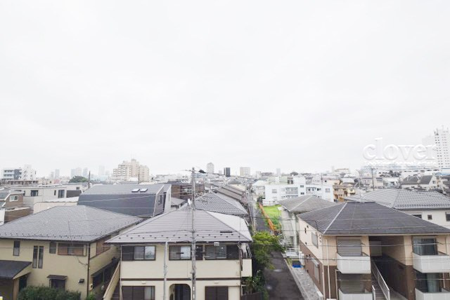 【展望】 | 旭ヶ丘マンション | 眼前に広がる空の雄大さと、このお部屋の自慢の一つである「眺望」をご覧ください。毎日、この景色を独り占めできる新生活に夢が広がります。～即日のご見学可能～　お問合せはお気軽にどうぞ。