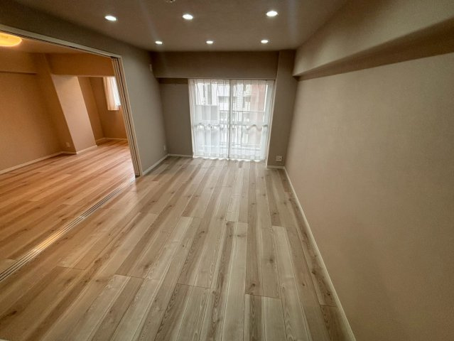 東陽町公園ハイツ1番館の居間・リビング