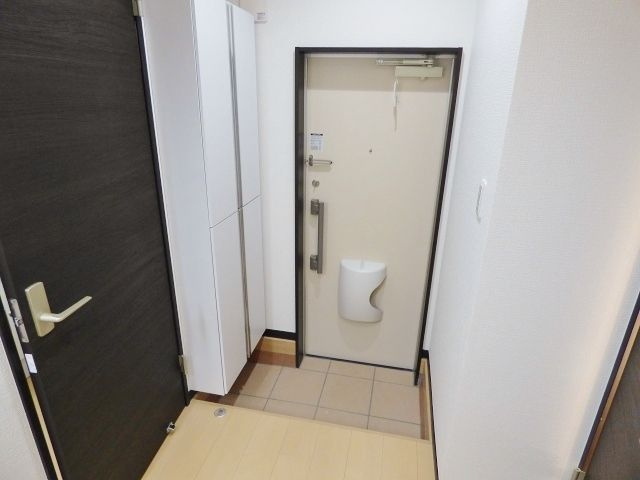 デュオキューブ坂下町の玄関
