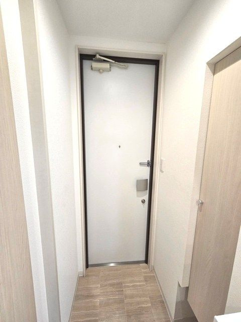 ＲＩＳ弐番館の玄関