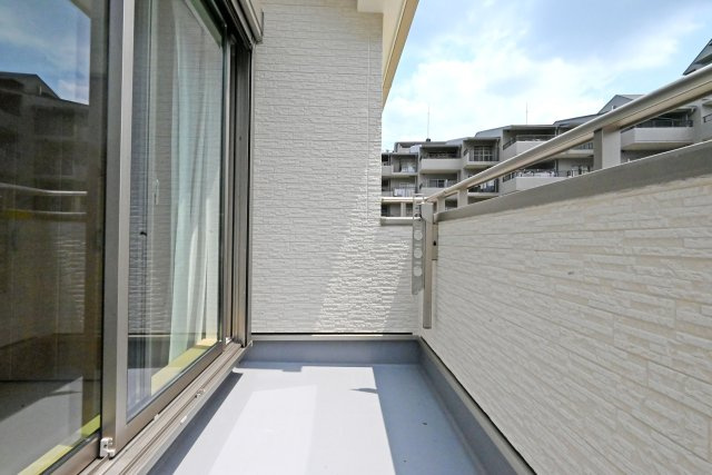 ハートフルタウン西昆陽2丁目新築戸建て全4区画│4LDK+駐車2台可のバルコニー|2か所のバルコニーを備え、用途に合わせて使い分けが可能。洗濯物や布団干しにも便利です。