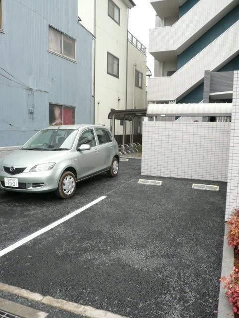 プレジールの駐車場