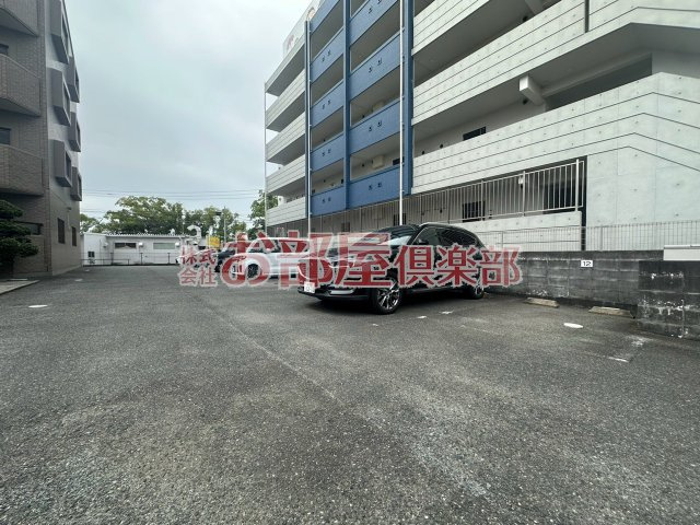 プレステージ百年公園の駐車場|駐車場があるので、車を買う予定の方も安心です