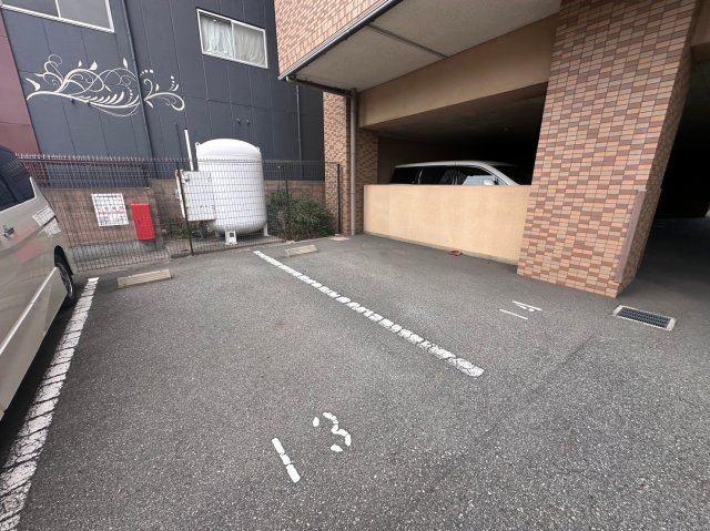 キャッスルコート東雲の駐車場