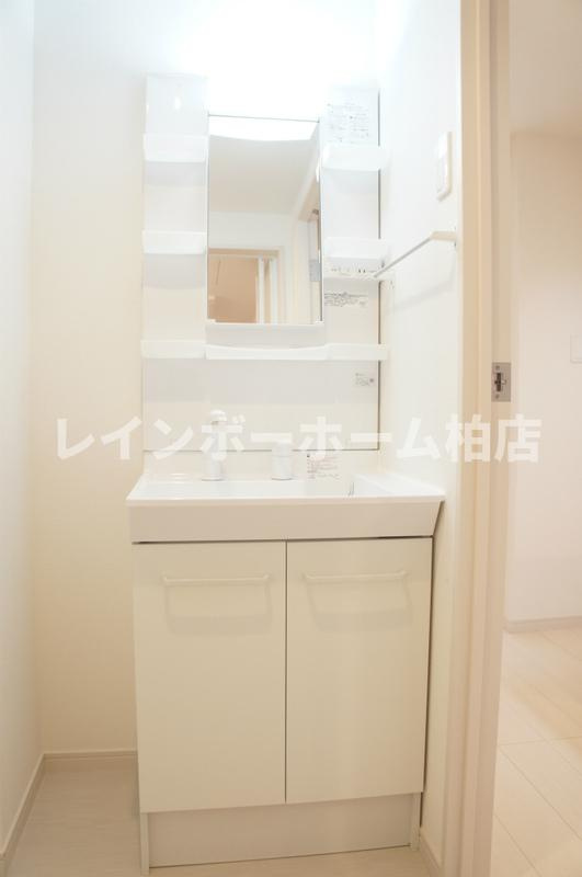 仲介手数料（賃料の1.10ヵ月）の50％OFF対象物件！の独立洗面台